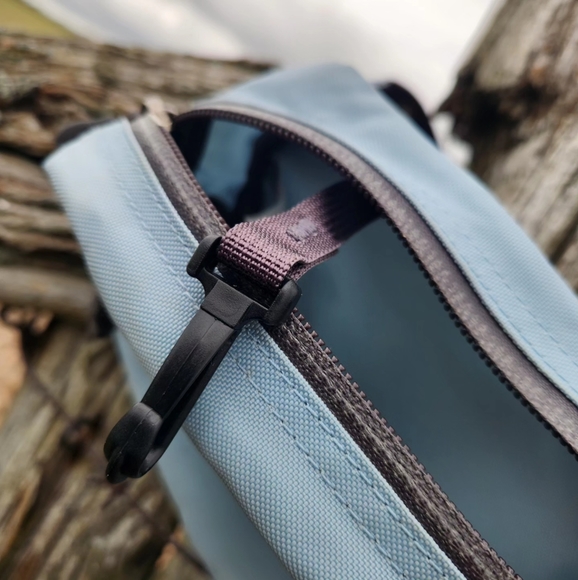 Classic Mountain Equipment coop fanny pack - Picture 2 of 4